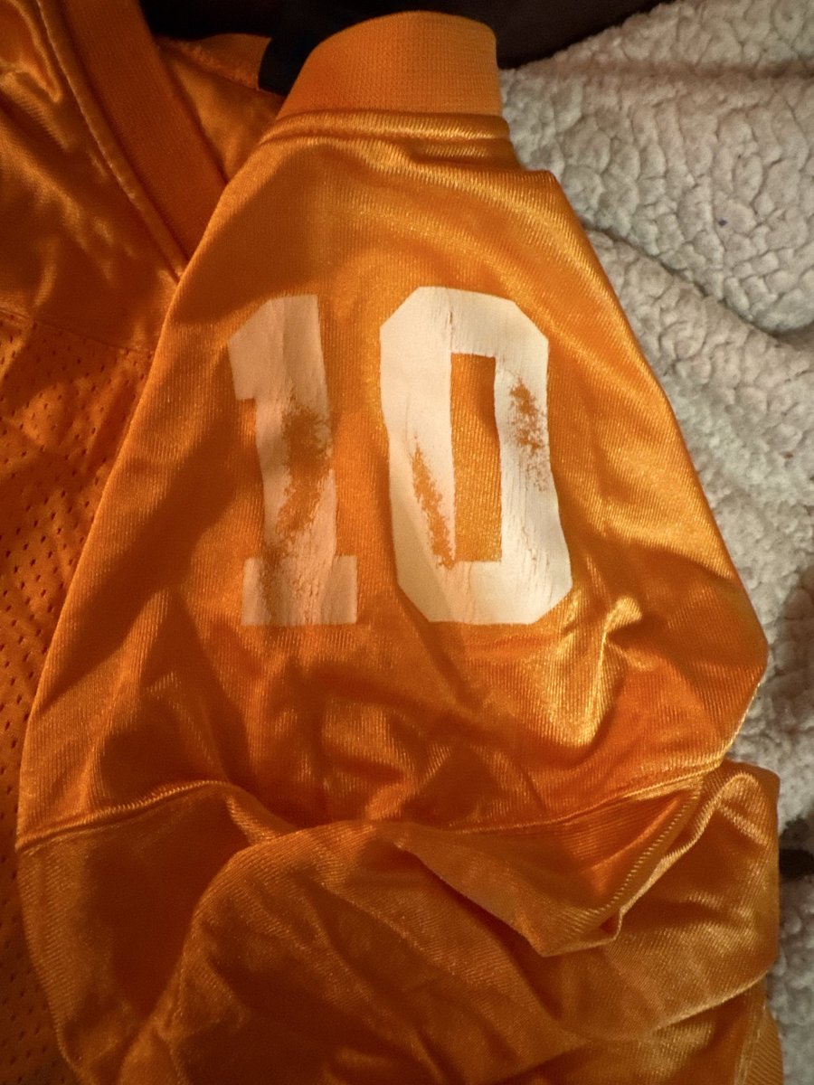 bigbmoore1988's tweet photo. @ErikAinge3  I think I need a New Jersey Ainge! #VFL #GBO #SendMeANewOne https://t.co/kM03s4yNaH