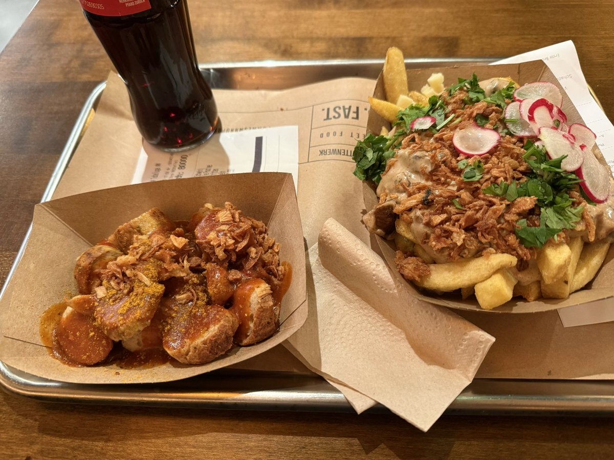 拿到餐點的第一句話：為什麼薯條上有香菜啊混帳

給我跪下跟食物道歉喔（問題發言