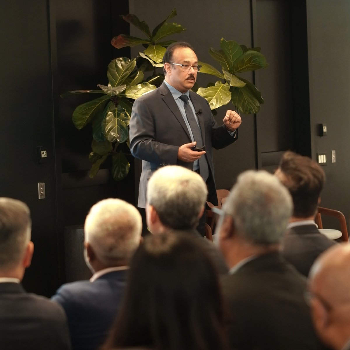 TiernanRayTech's tweet image. Quantinuum plays to packed crowd at Nasdaq

Quantinuum, a division of Honeywell International, drew a big crowd at Nasdaq on Wednesday to talk up its newest machine, “Helios,” which it says has industry-leading “fidelity.” Be that as it may, we are still some years from quantum…