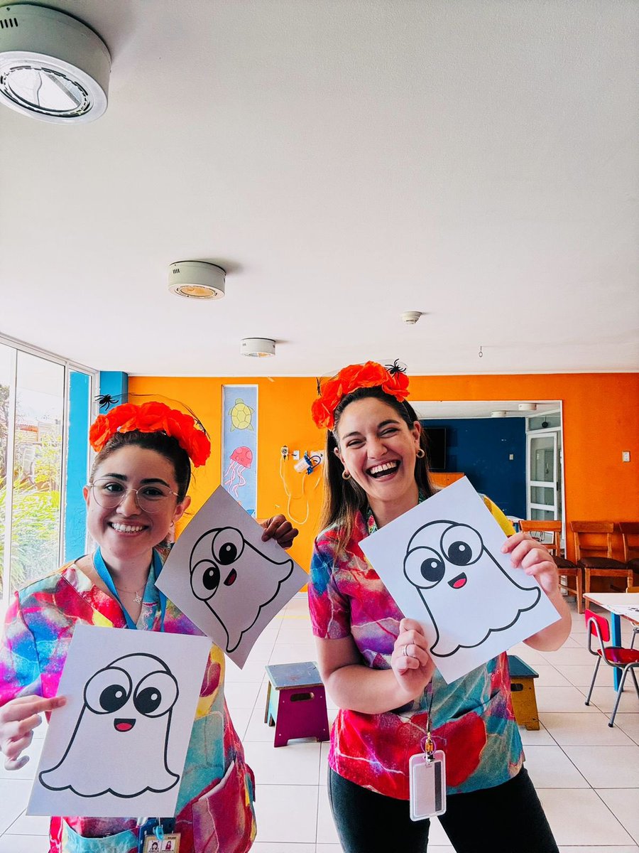 HJM_Oficial's tweet photo. 🎨 Residentes del HJM, lideran un proyecto de Arteterapia para dar voz y vitalidad a nuestros pacientes pediátricos con hospitalización prolongada. 👉 Expresión emocional, disminución de la ansiedad y estímulo del desarrollo. 
👉🏻https://t.co/79aoOTq7XD https://t.co/cSxM6lRBcT