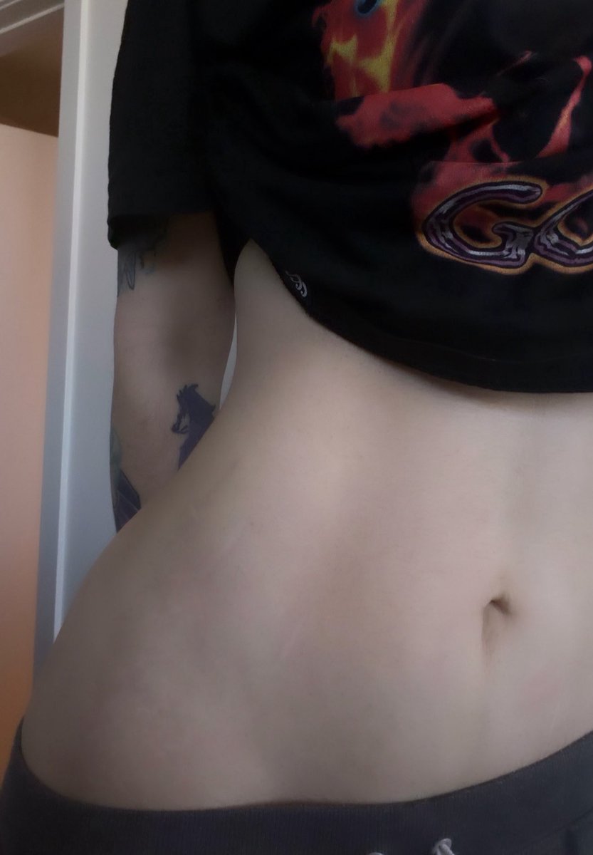 viotubing's tweet image. i hear u on tummy

but what about hip