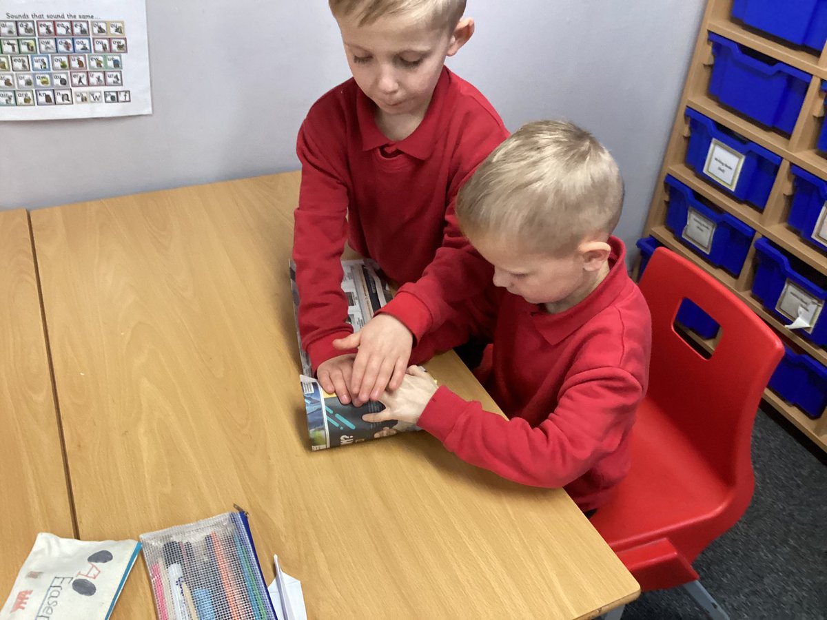 class_jurassic's tweet photo. Flower Power - we had fabulous visit from Nicky and Leigh @DraxGroup this week. The children loved learning about seed dispersal and even planted their own beans in their own newspaper plant pots. #superscience @CarltonPS_SET https://t.co/p49XV44GS6