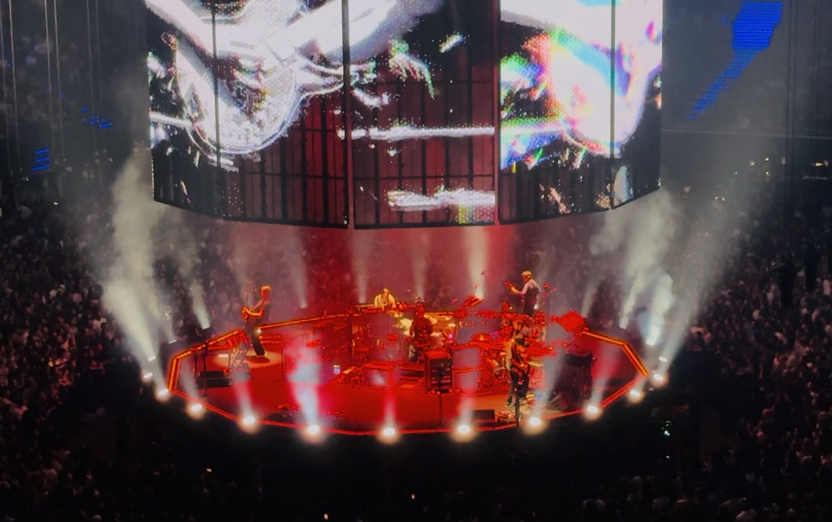 dmaorgcIancy's tweet photo. De ayer en el concierto de Radiohead❤️, Madrid noche 2. Que maravilla de setlist dios mioo 
@radiohead @MovistarArenaEs https://t.co/SzFmZSgPE7