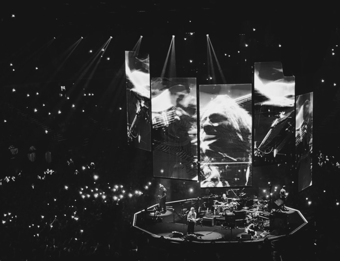 dmaorgcIancy's tweet photo. De ayer en el concierto de Radiohead❤️, Madrid noche 2. Que maravilla de setlist dios mioo 
@radiohead @MovistarArenaEs https://t.co/SzFmZSgPE7