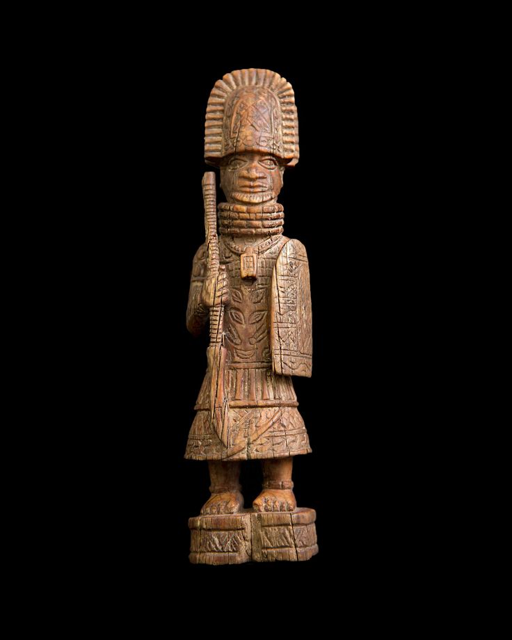 Edocentric_'s tweet photo. Benin Ivory Warriors
Crafted for the Oba, these ivory masterpieces weren’t just art. They are seen as time capsule in our present generation of the edo society in the past. 

The last two ivory depicts the iyase the generalissimo of the edo army. https://t.co/YvX8t8gTuV