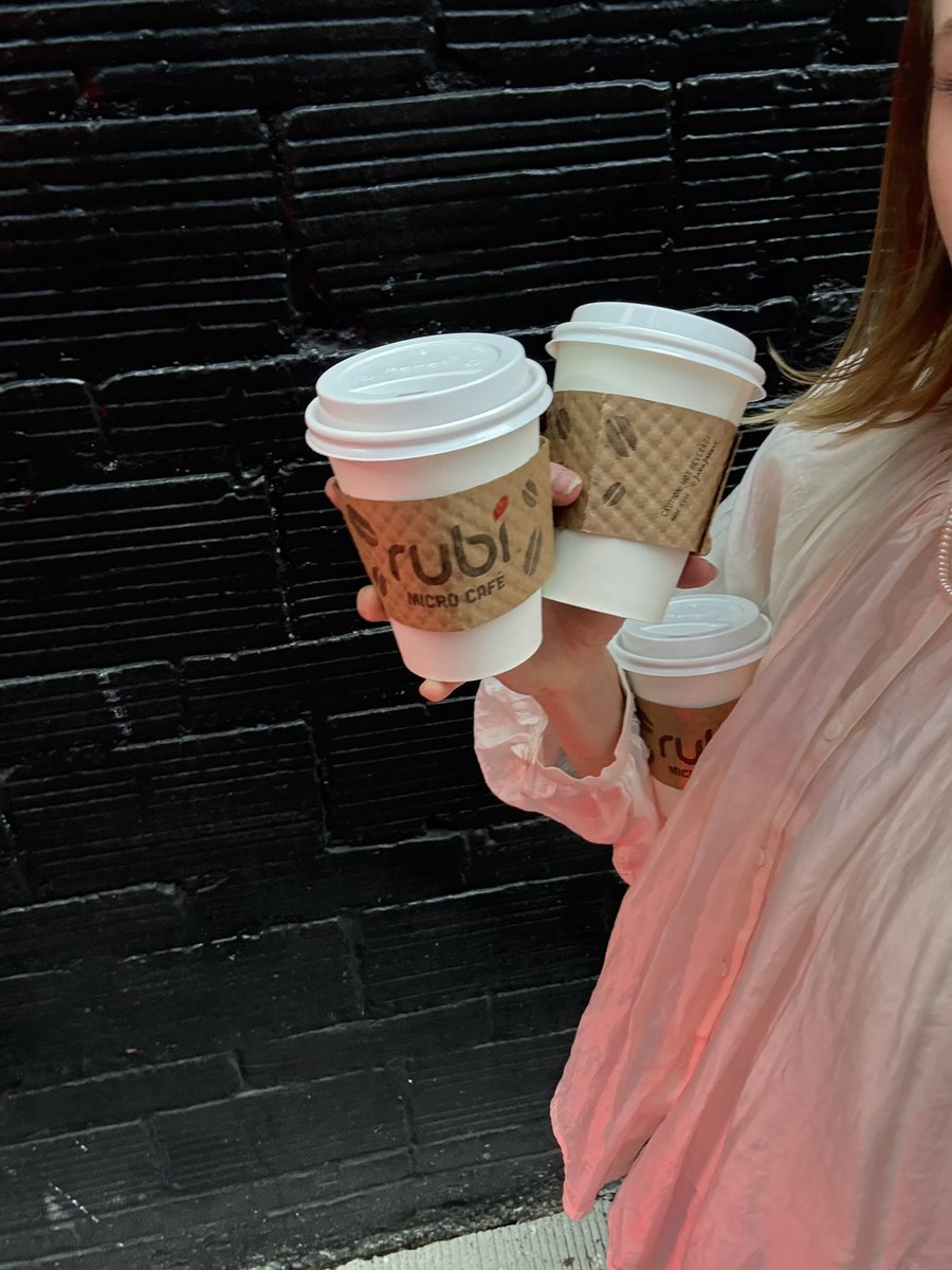 RubiMicroCafe's tweet image. Rubi in hand to get us through the rest of the week ☕️♥️

Where would your team need this most....lobby, breakroom, or meeting space? Let us know in the comments! 

#workplaceexperience #officecoffeereimagined #innovationbrewshere