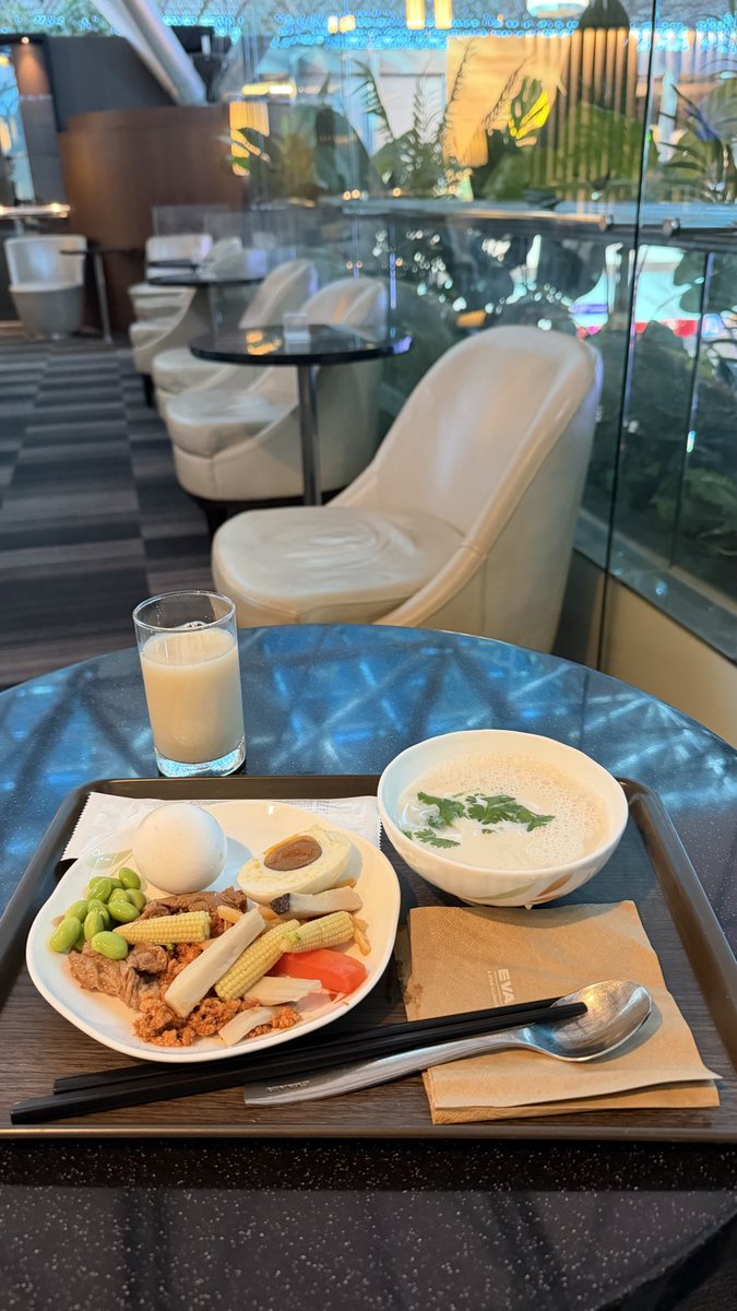 kqwcx39's tweet image. 桃園機場貴賓室|||桃園機場早安～