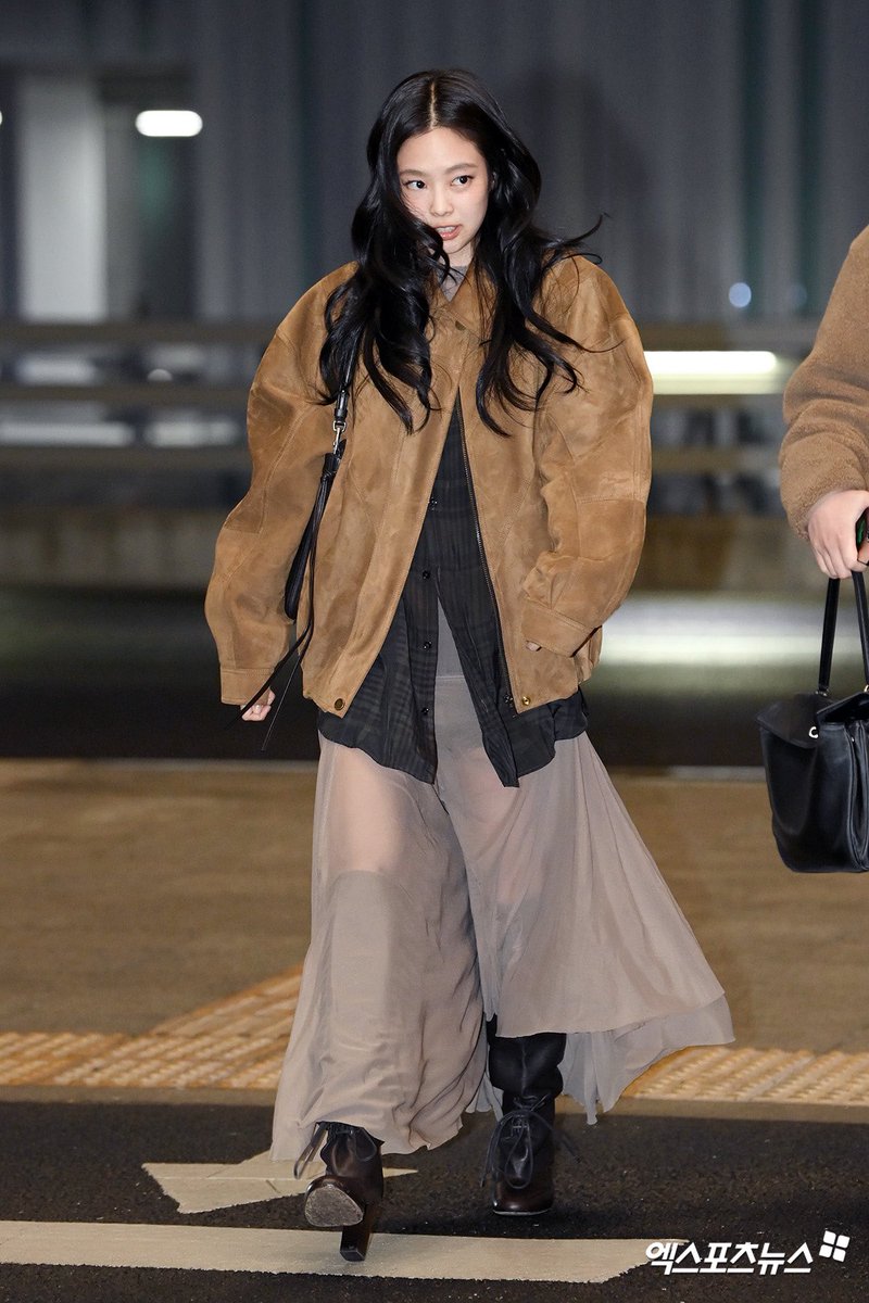 Uitedi's tweet photo. my november style inspo https://t.co/KuBGxGwenw