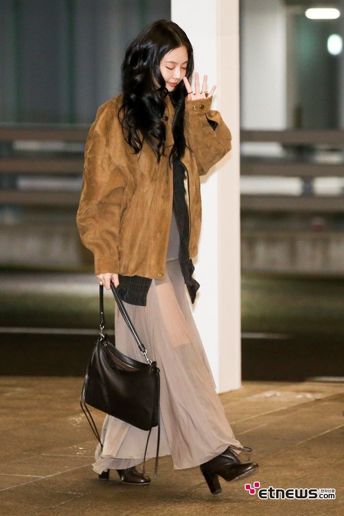 Uitedi's tweet photo. my november style inspo https://t.co/KuBGxGwenw