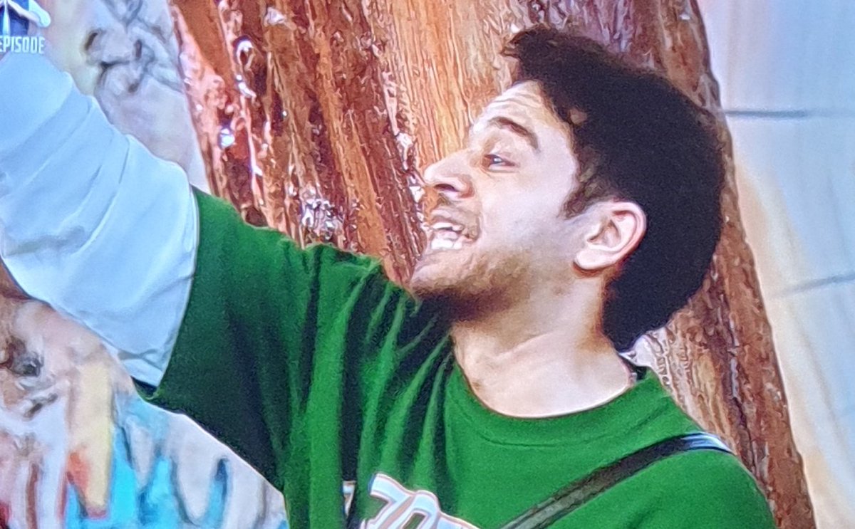 Farrhana : Maine #GauravKhanna ko TV me kabhi nhi dekhaaa

#MridulTiwari : To tere ghar me TV nhi hoga fir😭Hona bhi chahiye dekhne ke liye 😭😂😂😂😂

Mridul 🔥😂👌👌👏🙌

#GauravKhanna #BiggBoss19 #BB19