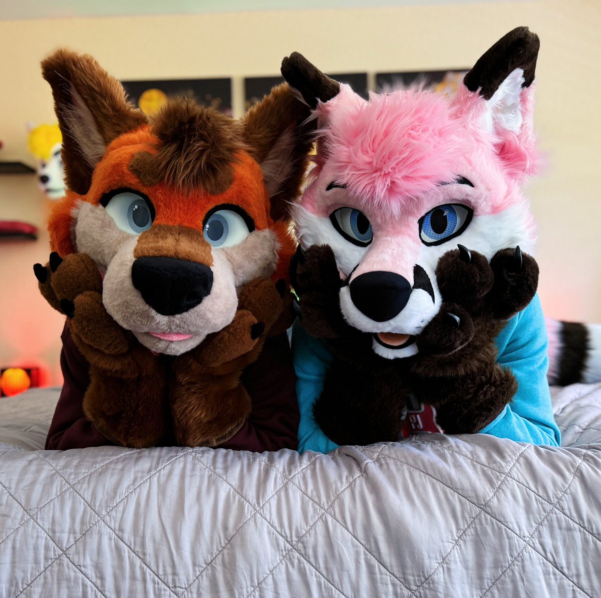 Thinking about fox treats… 🦊🧡🩷🦊

🦊 <a href="/OneShotFox/">OneShotFox🇳🇿</a> 
📸 <a href="/PaladinWulfie/">Paladin 🐺 🔜 PAWcon</a> 

#furry #fursuit #fursuiting #fox #foxes #FursuitFriday