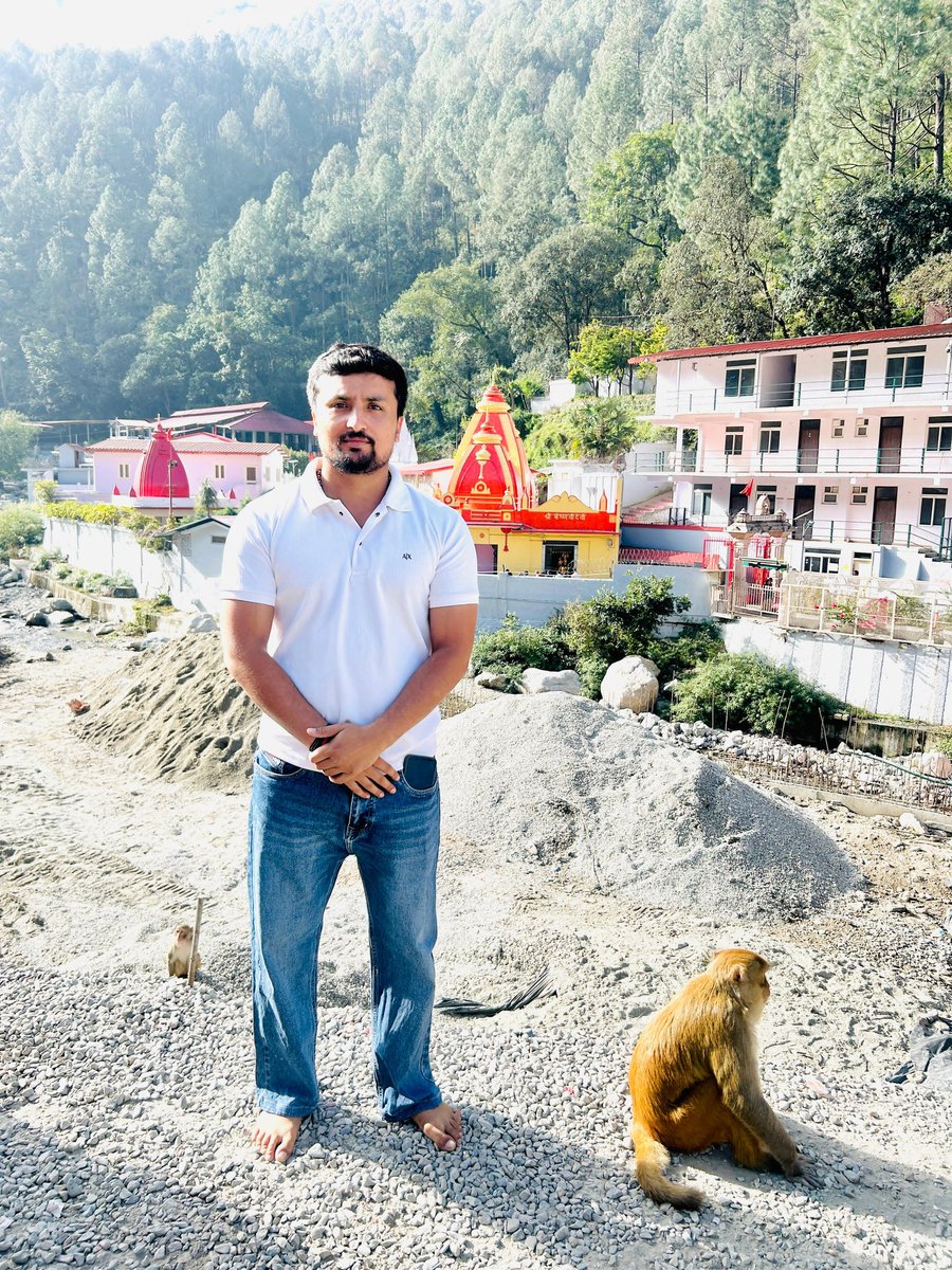 abhishtiger's tweet photo. नीम करौली धाम में बाबा ने खुद आशीर्वाद दिया 
धन्यवाद बाबा जी 🙏
#neemkaroli 
#kaichidhaam 
#bajrangbali 
#Nainital https://t.co/o7fkMbbJUi