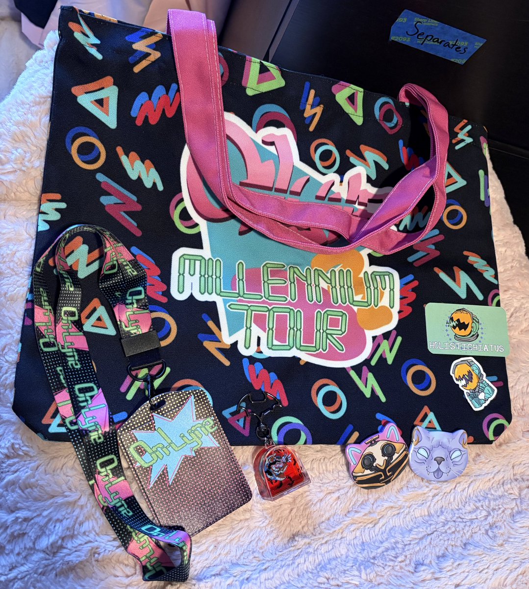 Forgot to post some really cute wares I bought from <a href="/H0listicHiatus/">•°.🌸HolisticHiatus🌸.°•</a> a few weeks ago! I’ve been wearing the lanyard + badge holder to the office, and the On-lyne tote is very nice for little grocery runs ☺️