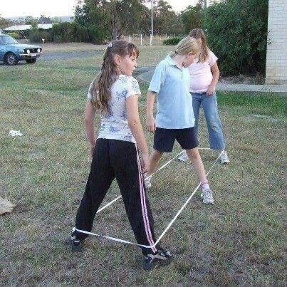 Ustedes son muy jóvenes pero antes con un pedacito de lana o un elástico nos divertíamos toda la tarde 🥺
