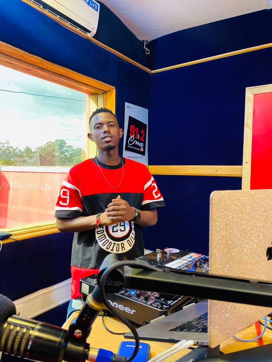 Mbarara, are you ready to REPRESENT? 🔥
One night. One vibe. One DJ.
<a href="/DjNatiJ/">Mr Representing Everywhere 🌏</a> takes over <a href="/Vybz_Lounge/">Vybz Lounge Mbarara</a> on 27th Nov! 🎧
🎟️ Silver: 300K | Gold: 500K
#DjNatiJ_LiveExperience