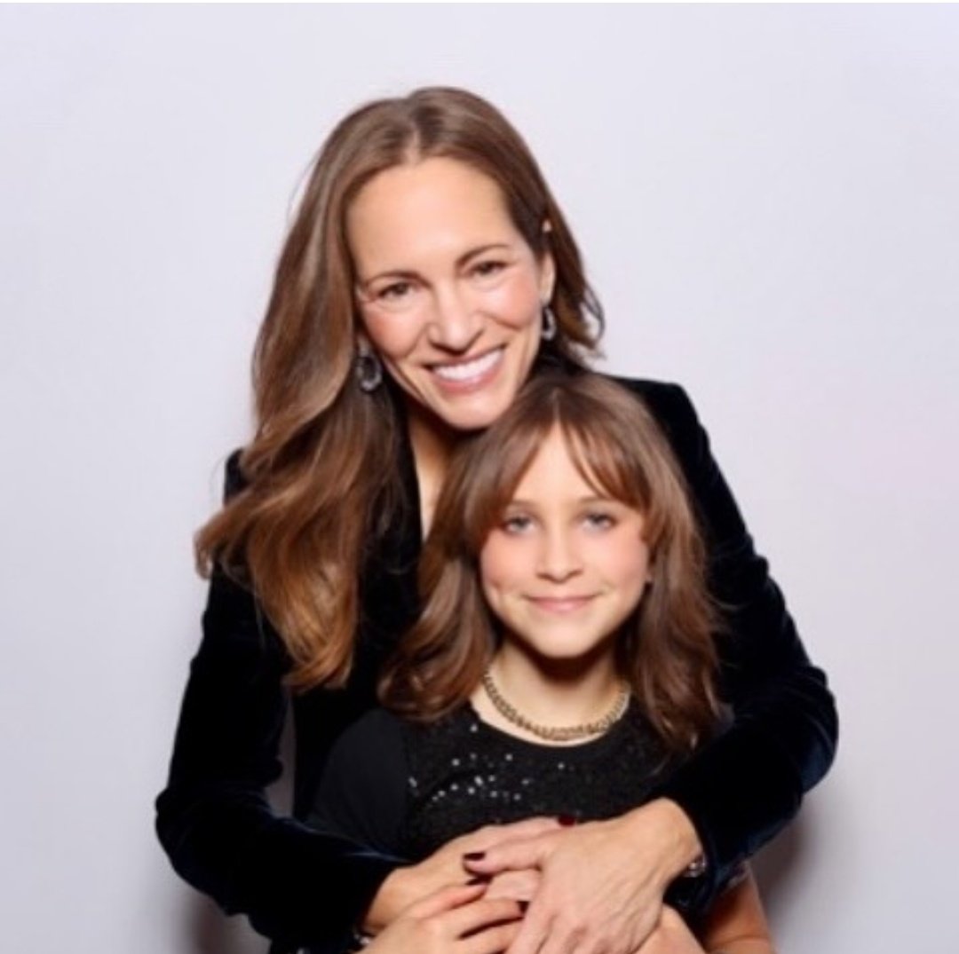 QUE LINDAS!!! "Scorpianas arrasam!" 
Robert Downey Jr acabou de postar essa foto da Avri e da Susan desejando feliz aniversário 🎂 ❤️