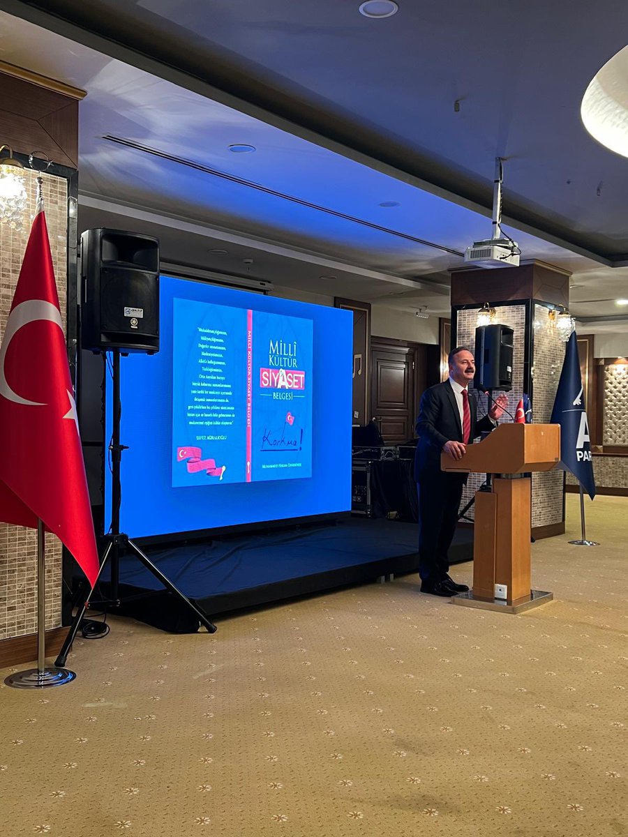 Anahtar Parti,Millî Kültür Siyaset Belgesi’ni hazırladı.
Yüzyılın başında İmparatorluğu ŞEHİT olmuş Milletimizin Kültürel birikiminin nasıl ele alınması gerektiği, yapılması gerekenler, somut projeler ve uygulamaları kitabımızda anlatıldı.
#AnahtarParti
#MilliKültürSiyasetBelgesi