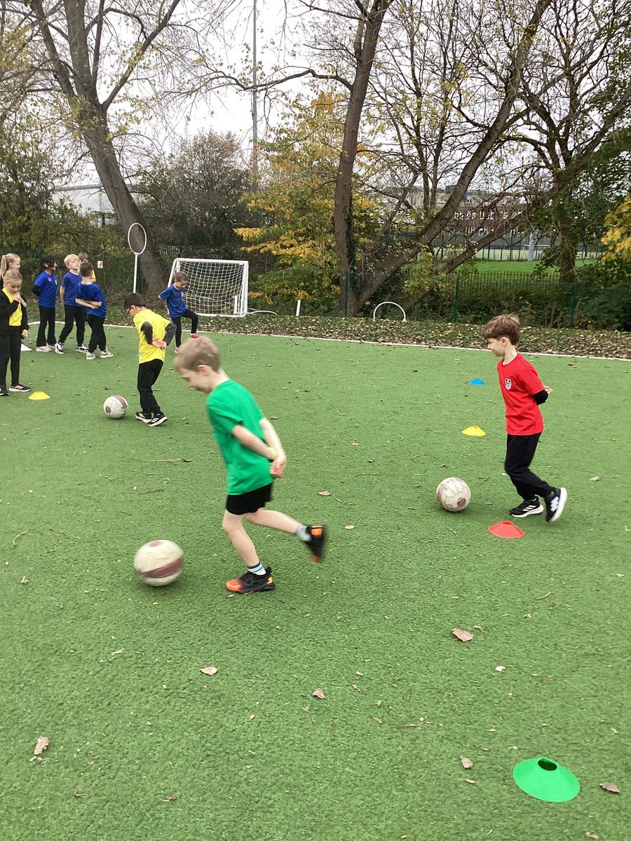MapleTree_GSP's tweet image. We enjoyed our first football lesson, where we practised our dribbling, passing and shooting skills. #greatsankeysports