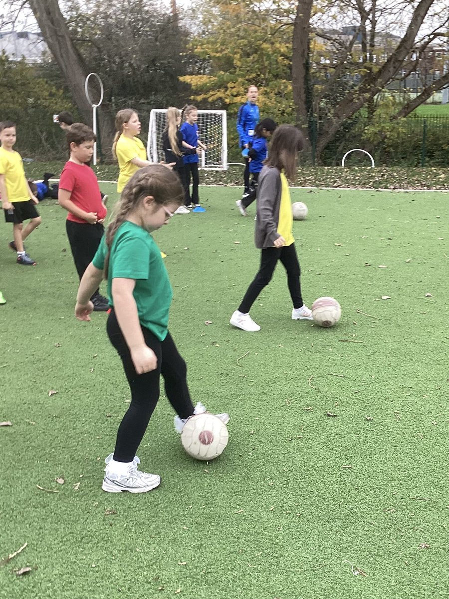 MapleTree_GSP's tweet image. We enjoyed our first football lesson, where we practised our dribbling, passing and shooting skills. #greatsankeysports