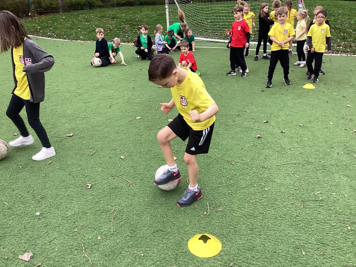 MapleTree_GSP's tweet image. We enjoyed our first football lesson, where we practised our dribbling, passing and shooting skills. #greatsankeysports