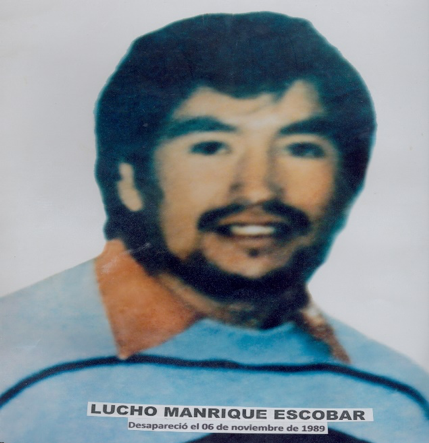 36 AÑOS SIN LUCHO MANRIQUE ESCOBAR 🕯️

Desaparición forzada en Huancavelica (1989). El coronel a cargo era Marco Álvarez (hoy alcalde de San Borjas).

El caso está en 3er juicio oral. La familia exige justicia y sus restos.

🔗 idl.org.pe/donde-esta-luc…