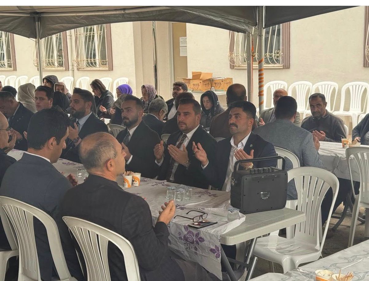 mhpgolbasi's tweet photo. İlçe Başkanımız Sn.Abdurrahman Özçelik, Yönetim Kurulu Üyelerimiz ile beraber ; İlçe Tarım ve Orman Müdürümüz Merhum Sn. Murat Erşan’ın mevlüt yemeğine katılım sağladılar.
Merhuma Allah’tan rahmet, yakınlarına başsağlığı dileriz. https://t.co/zAFcFW0InM
