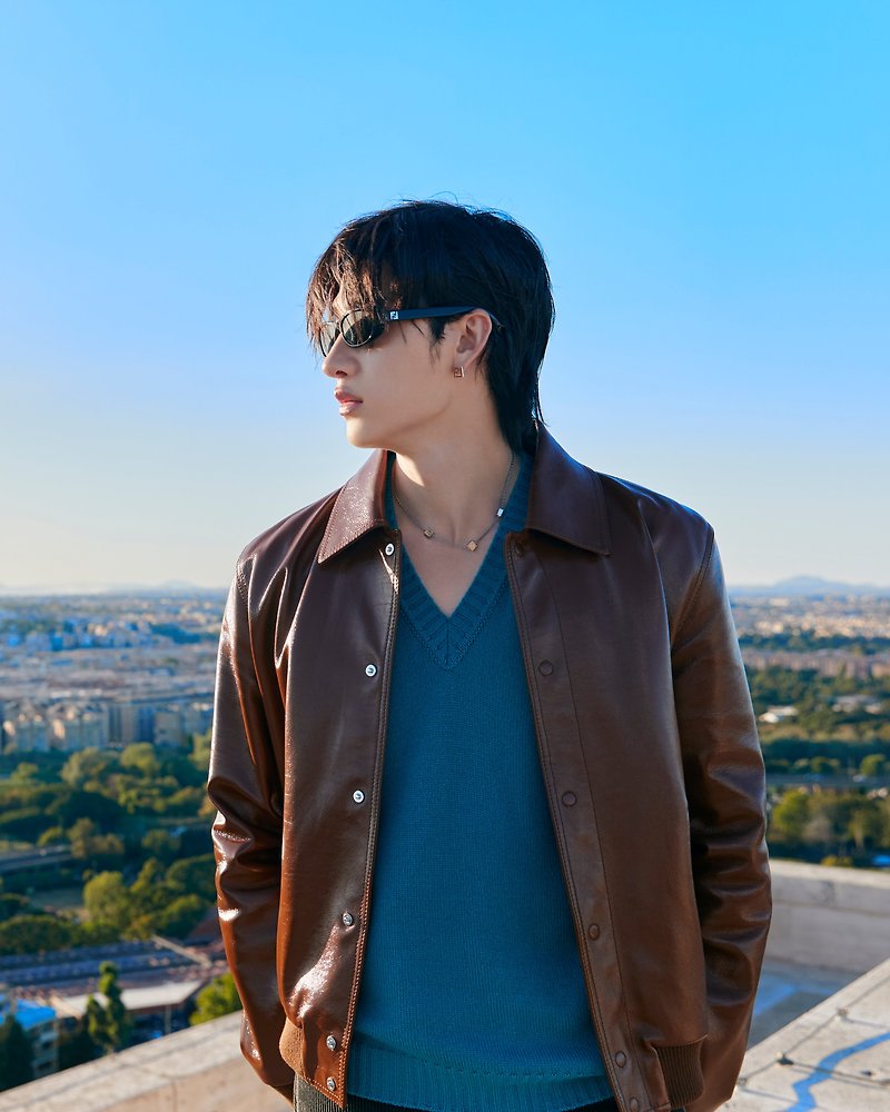 since chan said the music video tells his own story, here's a thread of theories:

#RomanEmpireByBangChan
#BangChanxFendi
#BangChan #방찬