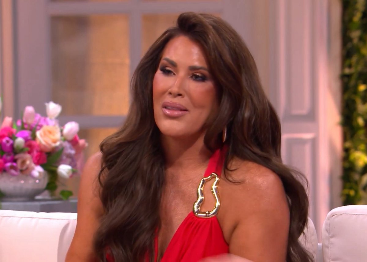 Dustin_Cone's tweet photo. Emily Simpson proven to be the biggest hypocrite on Real Housewives is completely unsurprising #RHOC https://t.co/Eu3cZn07mt