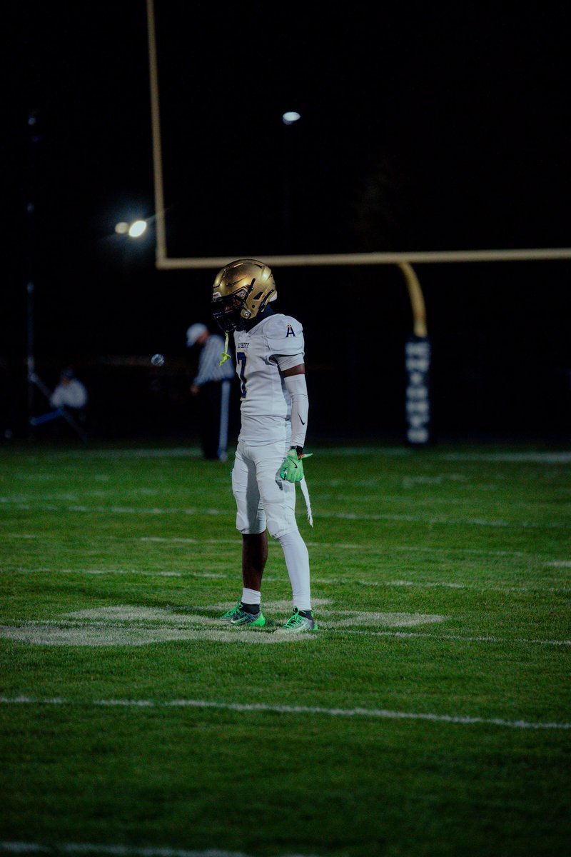 Salebbandzzz's tweet image. Jr year stats
80 total tackles 
1 Int 
9 Pbu
2 fml recoveries 
1 blocked FG (for a Td)
1 Td 
@JPRockMO @CSAPrepStar @PrepRedzoneIL @247recruiting @ColemanMinnis @CoachLeno_UTM @EthanBrenesFB @Baldwin_CoachBB @CoachParkerCCU @wesnab4646 @CoachBrechin