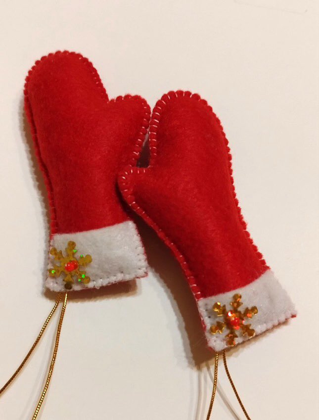 ahojte
aj tento rok sú v ponuke ručne šité ozdoby od mojej kamošky Aničky z UA 🥰

Malá krabička 12x12 cm
15 eur
Stredná krabička 15x15 cm
20 eur
Veľká krabička 20x15 cm
30 eur

Palčiaky a ponožky stoja 4 eurá za kus
ostatné stoja 6 eur za kus