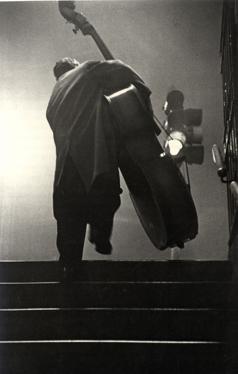 Mas97646Masia's tweet photo. Charles Mingus by Robert Frank
London, 1952 https://t.co/HpgHWSwIGm