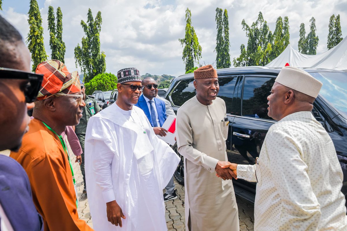cpsekiti's tweet image. Oyebanji at NCW meeting, rates Ekiti high in road infrastructure

…As Works Minister Hails President Tinubu, Ekiti Gov’s  strides in Infrastructure Dev.

Ekiti State Governor, Mr Biodun Oyebanji has expressed satisfaction with the remarkable progress recorded by his…