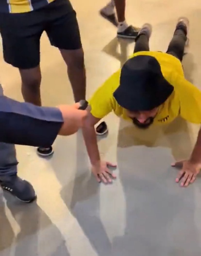 <a href="/n0mesh/">M.J 🥷🧨</a> قصدك انبطاحيين