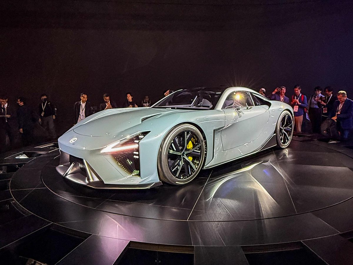 AutoTraderSA's tweet image. The Lexus #LS that you know is dead. Lexus has revealed a fresh new direction for the LS range, and you'll be sad to see the Luxury Sedan fade into oblivion. But what do you think of their new range? bit.ly/LexusReinvents…
@Lexus_SA