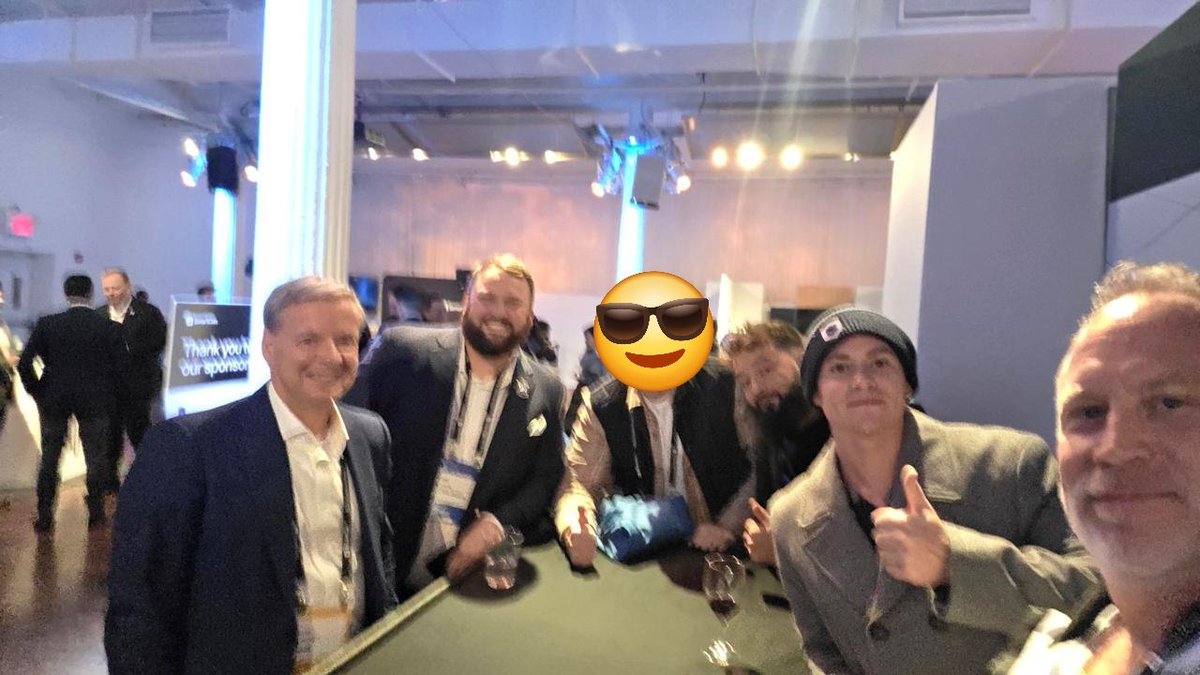 Tuda_moon's tweet image. Had a great time at @chainlink SmartCon 2025. Met some incredible $LINK Marines and new friends. #smartcon2025