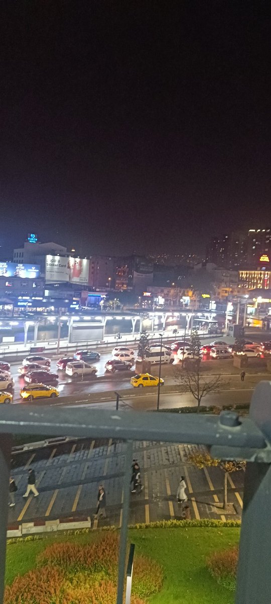Bugecede busadayım herkese iyi akşamlar