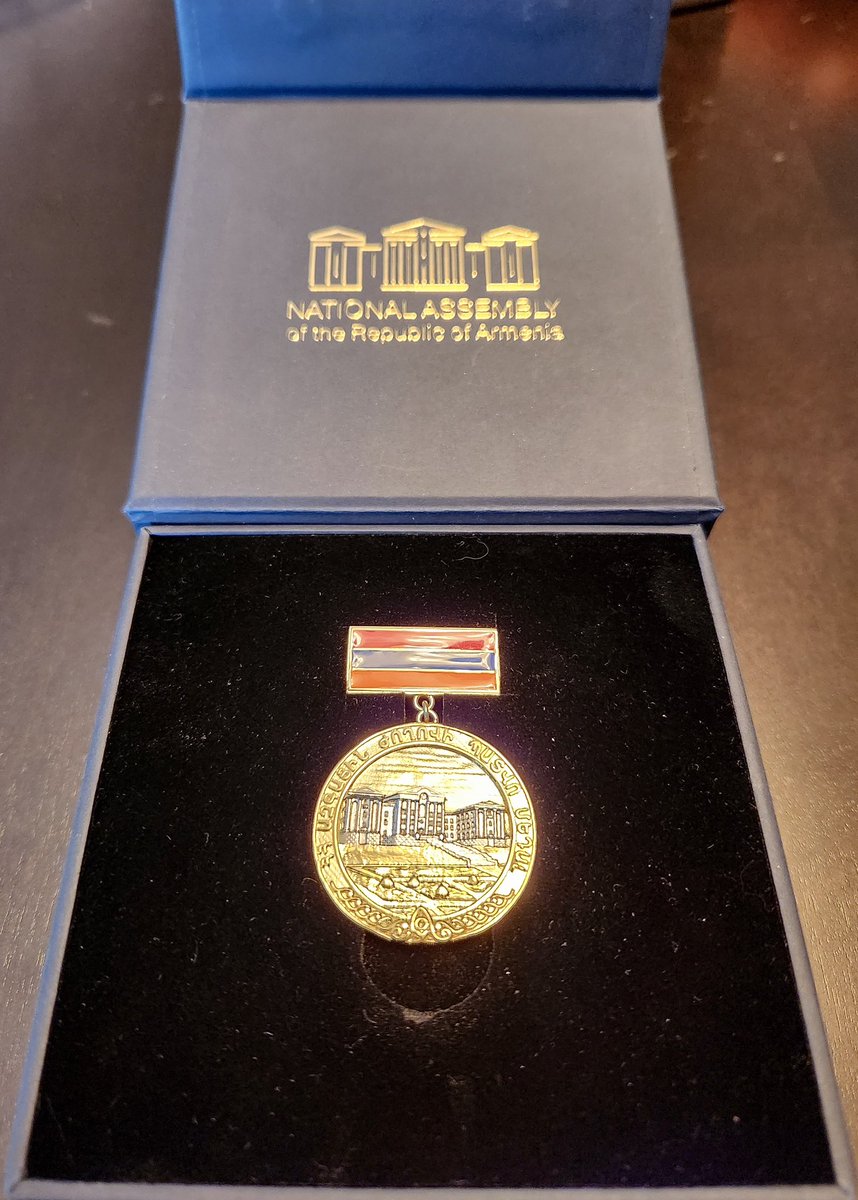 sbergeron's tweet photo. Récipiendaire de la Médaille d’Honneur de l’Assemblée nationale d’#Arménie; une insigne distinction qui m’encourage à poursuivre sur la voie de la défense de la démocratie, de la justice et d’un ordre international basé sur des règles inviolables. 🫶🇦🇲⚜️ https://t.co/o7pHFbV6Lc https://t.co/ik5GAopRA0