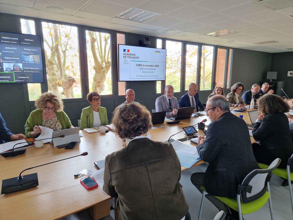 💜#NonAuHarcèlement
🗓️ Hier mobilisation au COPIL académique, puis matinée #NAH avec <a href="/DSDEN31/">DSDEN 31</a> &amp; le collège Vauquelin pour un "atelier familles" au centre culturel Henri Desbals
💬«Ensemble, nous avons le pouvoir d’agir!» #Prévention
👉ambassadeurs anti-harcèlement
👉pHARe
📞#3018