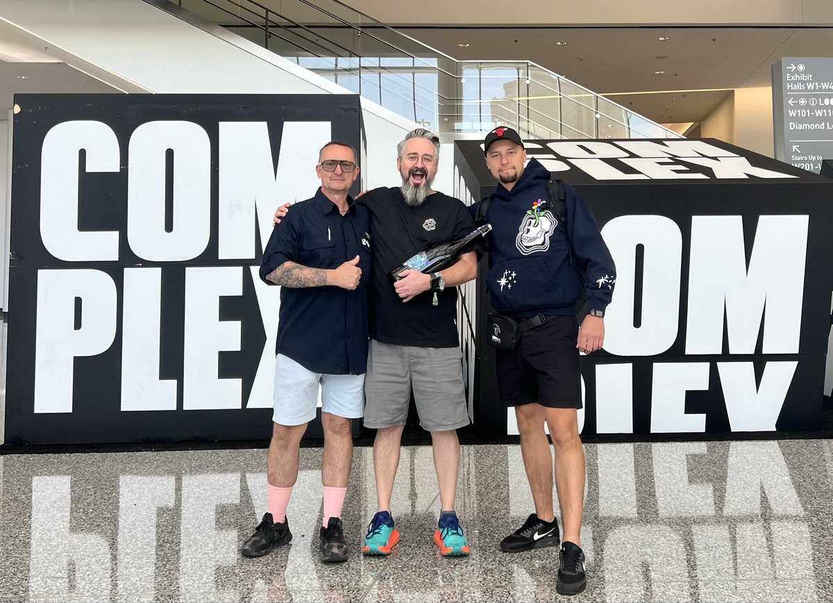 makash_mak's tweet photo. GM
During Coplexcon
Thank you
BAYC for the incredible time
we had in Las Vegas https://t.co/LHmRop5HPI