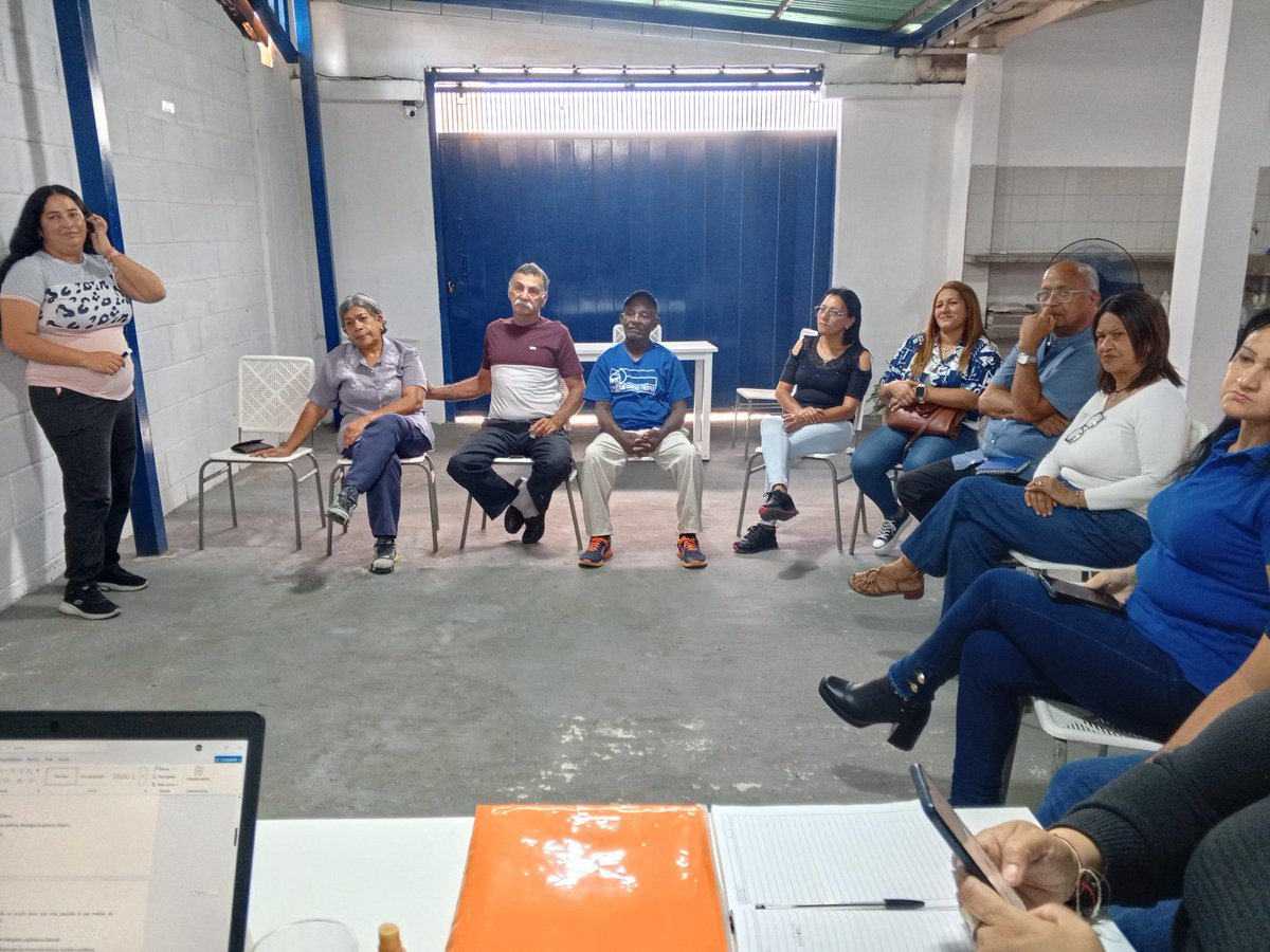 Ayer en la Sede del <a href="/partidountlara_/">Un Nuevo Tiempo Lara</a> fué escenario de enriquecedora  discusiones. Se preparará un buen trabajo para ser entregado a la dirección nacional. Esté #Sabado08 será la reunión  para presentar las propuestas finales por las comisiones nombradas por la  #DERLara