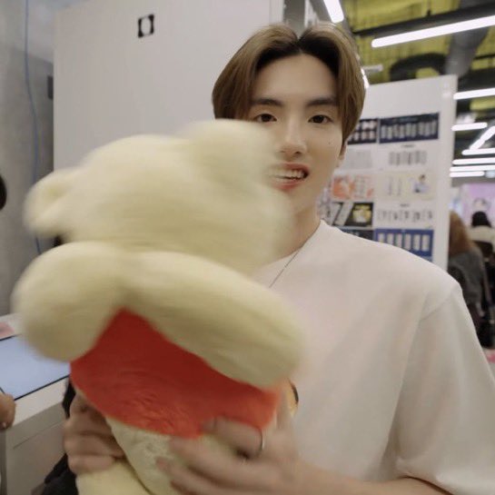 มายิ้มตาใส ปากรูปหัวใจใส่ นี่อยากจะเหมาตุ๊กตาทั้งโลกมากให้นางจริงๆ