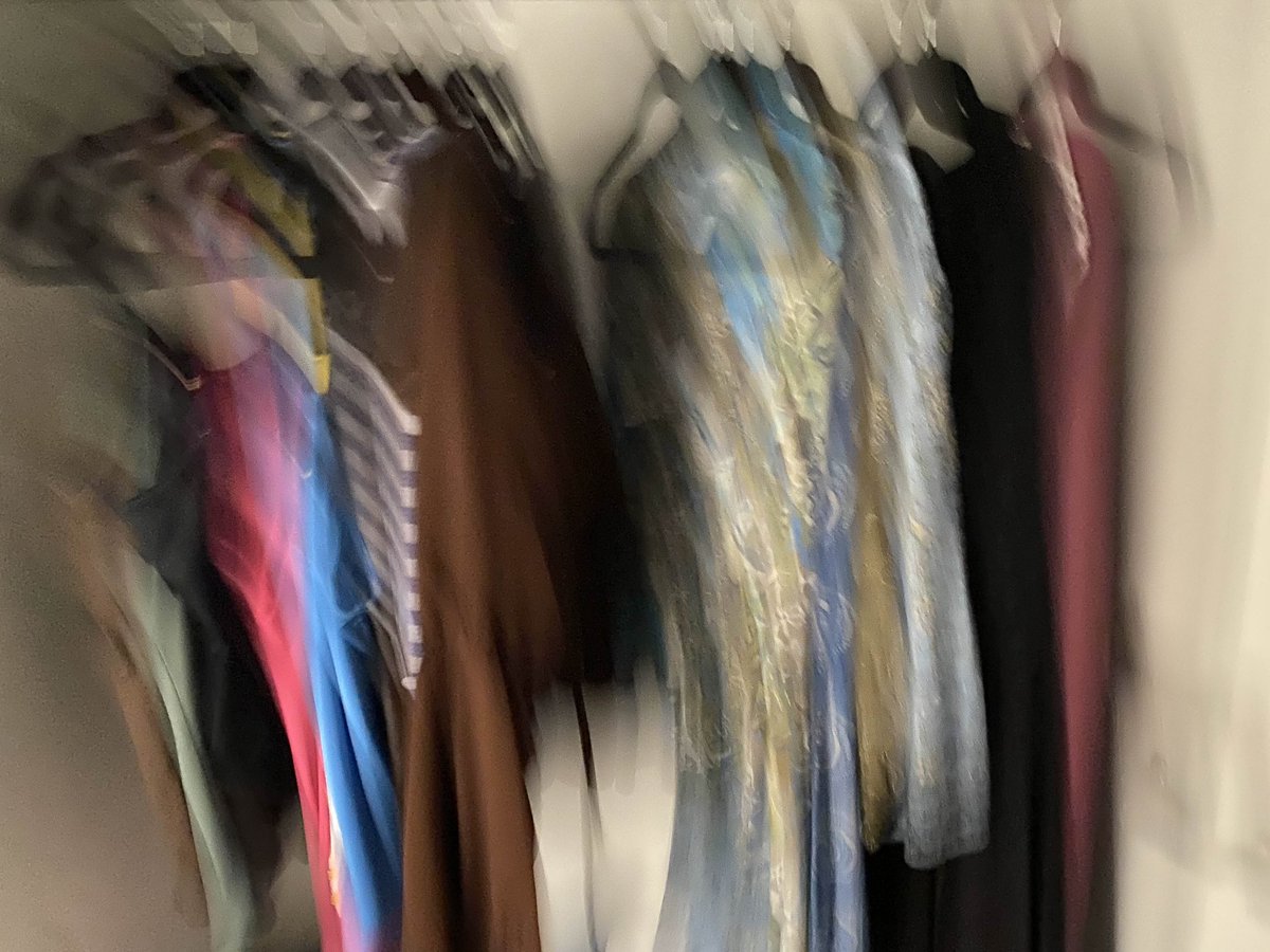 "Tell me what to wear" and heres the photo she provides