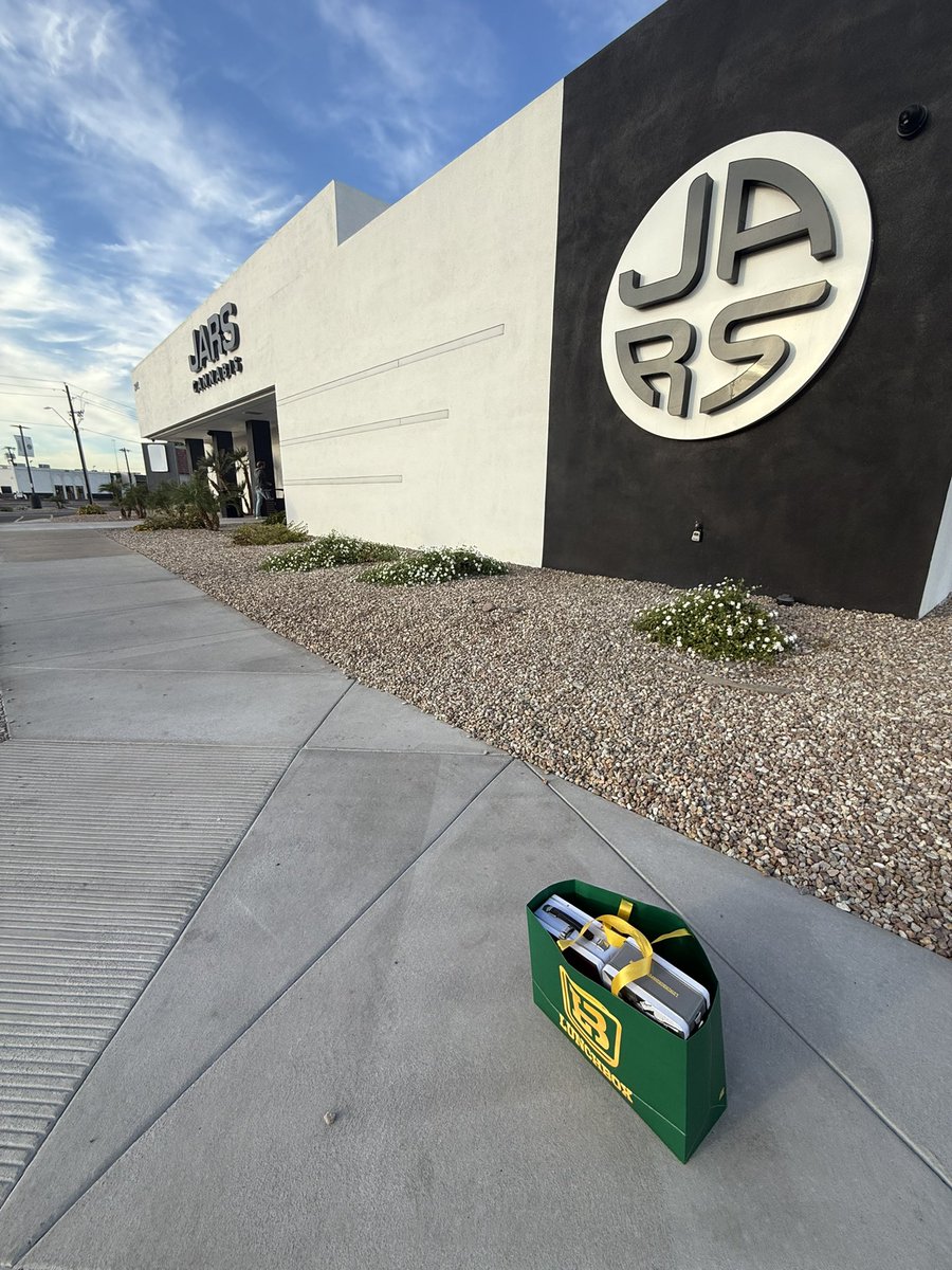 Lunchboxbrands's tweet photo. Gooood Morning from Jars | 24th st &amp; Uni !! https://t.co/PS93JCbtvN