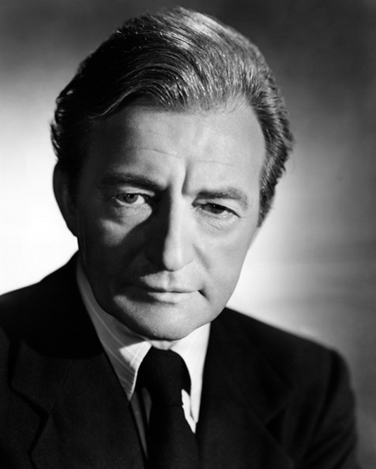 Claude Rains, nato a Londra il #10novembre 1889.
Tra i film da lui interpretati, "L'uomo invisibile", "Mr. Smith va a Washington", "Casablanca", "Notorious", "Mondo perduto", "Lawrence d'Arabia".
Fu candidato quattro volte all'Oscar come attore non protagonista senza mai vincere.