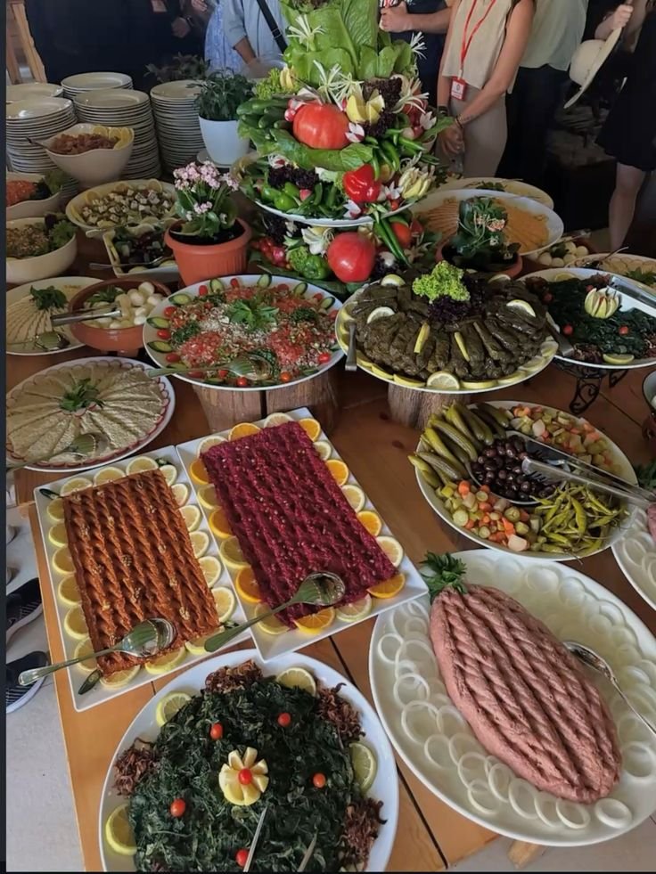 ما في شي بيشبه لمة العيلة اللبنانية على سفرة وحدة الحب هوي كل شي
#لمة_العيلة #الحب_هو_الأساس