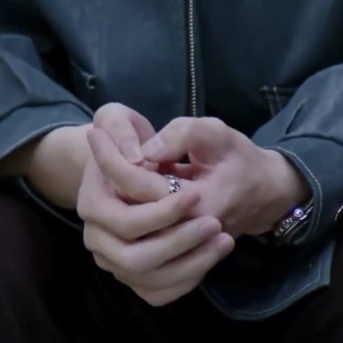 พูดมาตลอดว่าขอบคุณพี่จินมากที่มาเป็นเพื่อนกับน้องภู เป็นความสัมพันธ์ที่ดีมากอ่ะ ต่างคนต่างทุ่มเทให้กันและกันสุดๆ ดีใจที่น้องภูมีพี่จินเป็นเพื่อน คอยไปโน่นไปนี่ด้วย อีโมงะ 🥺