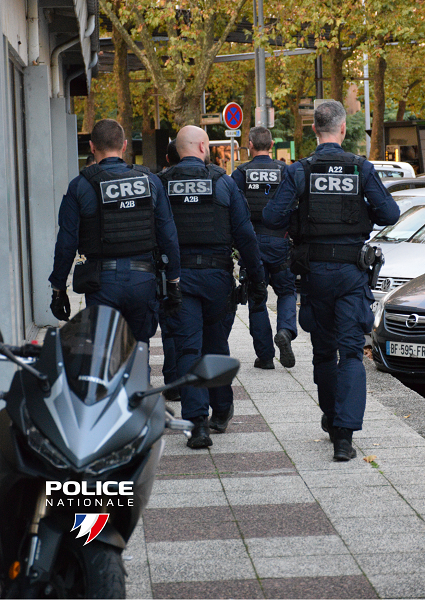 PoliceNat44's tweet photo. #Protéger | Hier, nos brigades spécialisées de terrain de #Rezé et la #CRS82 ont effectué des contrôles à Pirmil #Nantes pour démanteler les points de deal qui tentent d’occuper le terrain. https://t.co/QycL0y7J1V