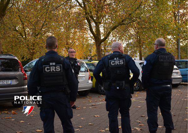 PoliceNat44's tweet photo. #Protéger | Hier, nos brigades spécialisées de terrain de #Rezé et la #CRS82 ont effectué des contrôles à Pirmil #Nantes pour démanteler les points de deal qui tentent d’occuper le terrain. https://t.co/QycL0y7J1V
