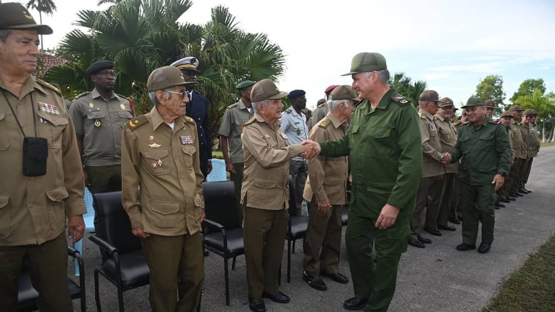 En horas tempranas llegamos con <a href="/DiazCanelB/">Miguel Díaz-Canel Bermúdez</a> hasta el Museo al Esclavo Rebelde, ubicado en Matanzas, para participar en el Acto Político y Ceremonia Militar por el aniversario 50 del inicio de la Misión Militar Internacionalista de #Cuba en la República de #Angola.