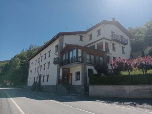 CONTENIDO EN CASTELLANO - GAZTELERAZKO EDUKIA

Zaltuan jatetxe bat ezartzeko inbertsore eskea bideratu du Erronkariko Udala. Amparo Viñuales alkatearekin izan gara deialdiaz solasean #Erronkari #Zaltua

iratiirratia.eus/index.php/2025…